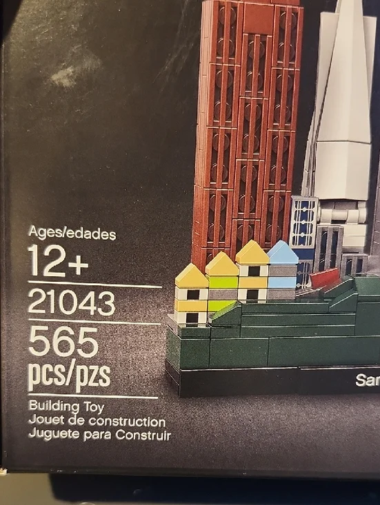 LEGO Architecture San Francisco Skyline Set - Black Box with Red and White Model - Picture 6 of 7